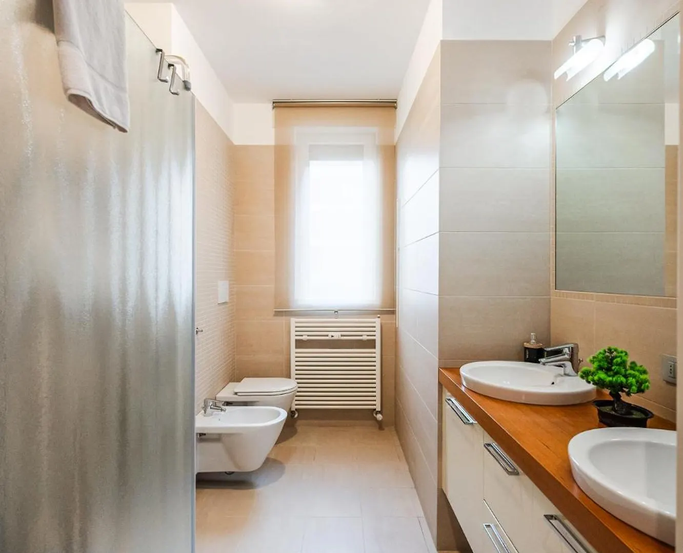 Lägenhet Rifugio Sakura Suite 5 Minutes From The Center Verona Italien